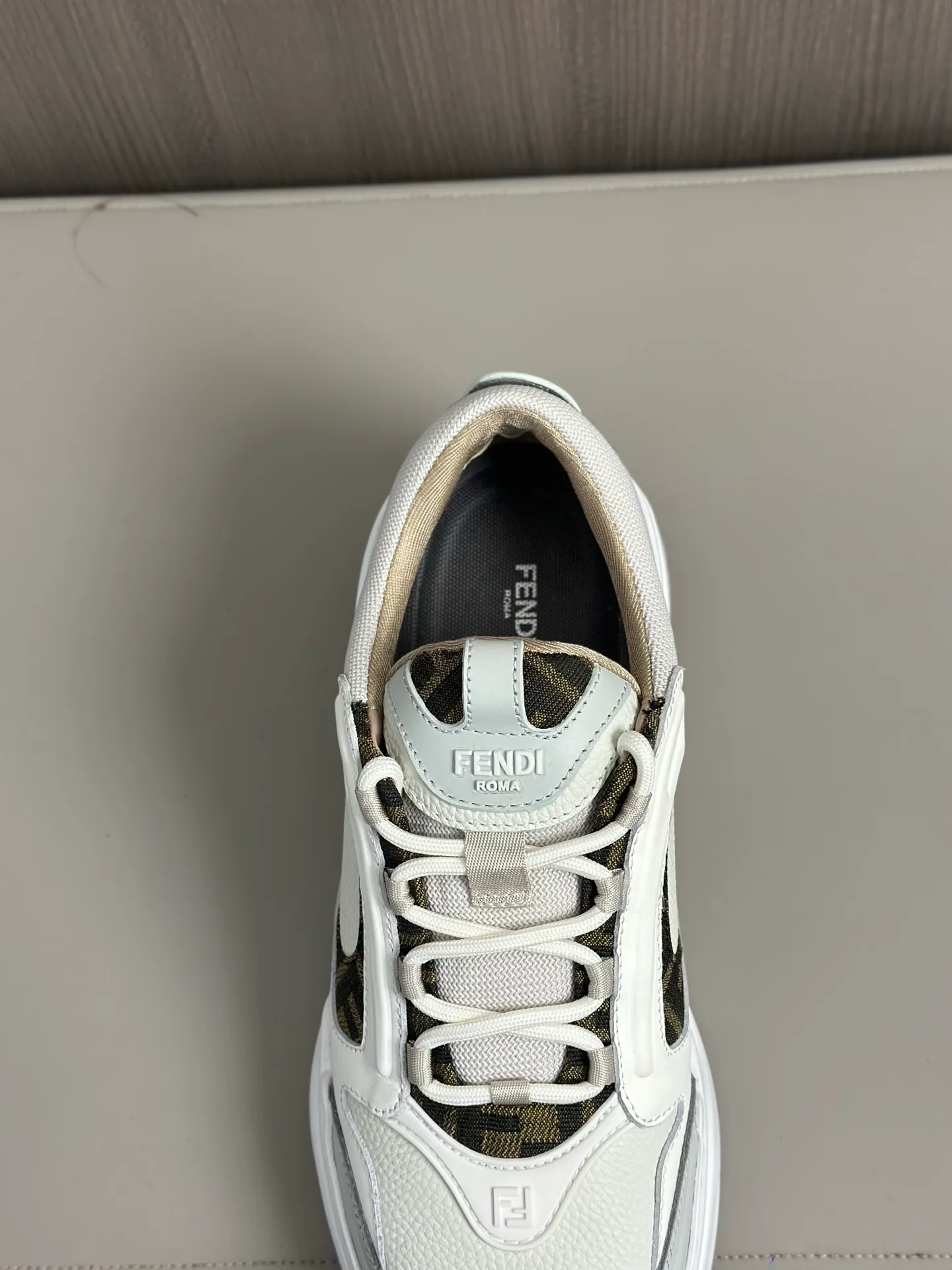 [FENDI] Fendi men's shoes 💰780💰 - High-end quality original casual sports shoes - Upper: Nappa calfskin, pebbled calfskin, tongue and heel; injection molded brand logo plastic module - Lining: brand canvas - Outsole: ultra-light T men's shoes 💰R foam rubber; molded outsole - Super high quality control, fine workmanship: highlighted (high-end, luxury, grade) -Size :39-44 (38, 45, can be customized)